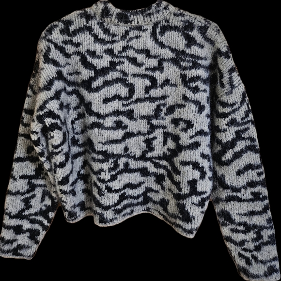 🩶 FRAME Sweater MSRP$488🩶 - Picture 6 of 11